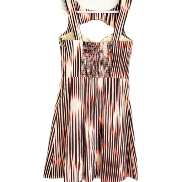 HOST PICK 🎉GUESS Los Angeles Striped Sleeveless Peek a Boo Mini Dress Sz 2 - Picture 2 of 13